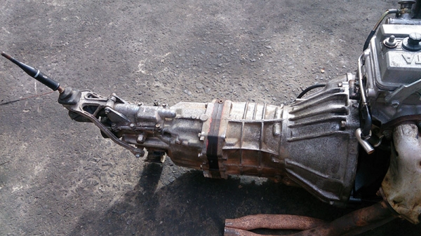 ขายเครื่องยนต์เบนซิน TOYOTA 1G พร้อมเกียร์แต่ง