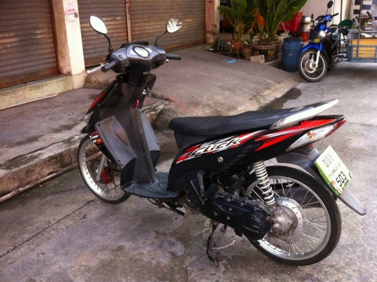 Click ปี 48 รถบ้าน สี แดง เครื่องเดิมๆ มีเล่ม เอกสารพร้อมโอน