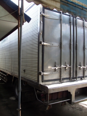 HINO เมก้า 150 แรง ยาว 5.50 เมตร รถตู้เย็น ปี 2006