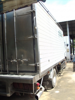 HINO เมก้า 150 แรง ยาว 5.50 เมตร รถตู้เย็น ปี 2006
