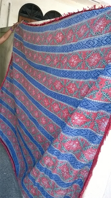 พรหมปูพื้น หรือ ตกแต่งผนัง สภาพใหม่ สีแดง