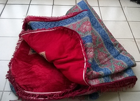 พรหมปูพื้น หรือ ตกแต่งผนัง สภาพใหม่ สีแดง