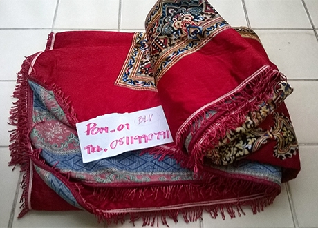 พรหมปูพื้น หรือ ตกแต่งผนัง สภาพใหม่ สีแดง