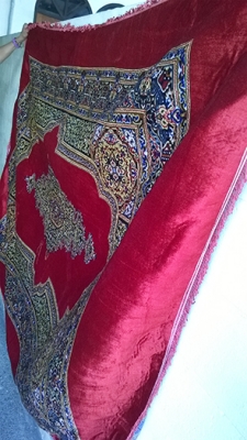 พรหมปูพื้น หรือ ตกแต่งผนัง สภาพใหม่ สีแดง