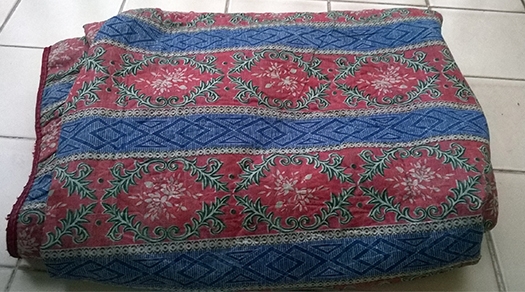 พรหมปูพื้น หรือ ตกแต่งผนัง สภาพใหม่ สีแดง