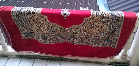 พรหมปูพื้น หรือ ตกแต่งผนัง สภาพใหม่ สีแดง