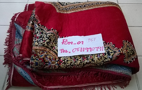 พรหมปูพื้น หรือ ตกแต่งผนัง สภาพใหม่ สีแดง