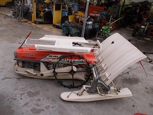 รถปลูกข้าวดำนาแบบเดินตาม KUBOTA NS450 รหัสสินค้า : 80802996 Line ID: nihonmono หรือเพิ่มเติมไดที่ www.nihonmono.com รถปลูกข้าวดำนาแบบเดินตาม KUBOTA NS450 รหัสสินค้า : 80802996 Line ID: nihonmono หรือเพิ่มเติมไดที่ www.nihonmono.com