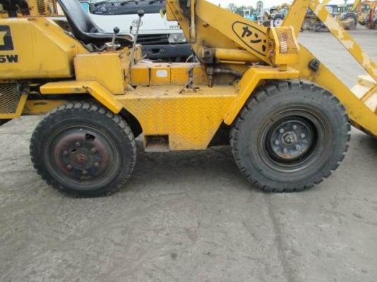 ขายรถตักYANMARขนาด2.5ตันขับ4ล้อ