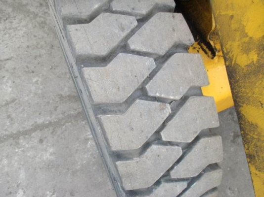 ขายรถตักYANMARขนาด2.5ตันขับ4ล้อ