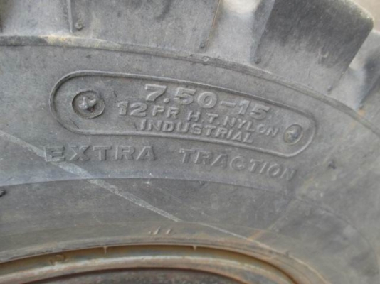 ขายรถตักYANMARขนาด2.5ตันขับ4ล้อ