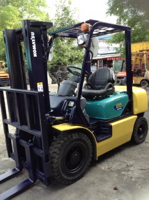 +++ ขายโฟล์คลิฟท์  KOMATSU FD25-14  ขนาด  2.5  ตัน  เครื่องยนต์ดีเซล  เสา  3  เมตร  เกียร์ธรรมดา  งา 1,070  มม.  ยางตันครับ