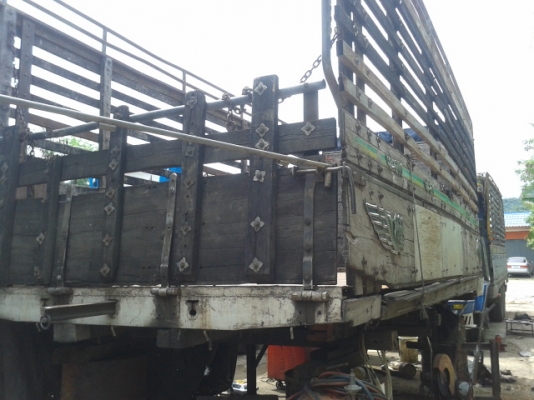 กระบะสิบล้อยกลงจากสิบล้อ  อีซูสุ175