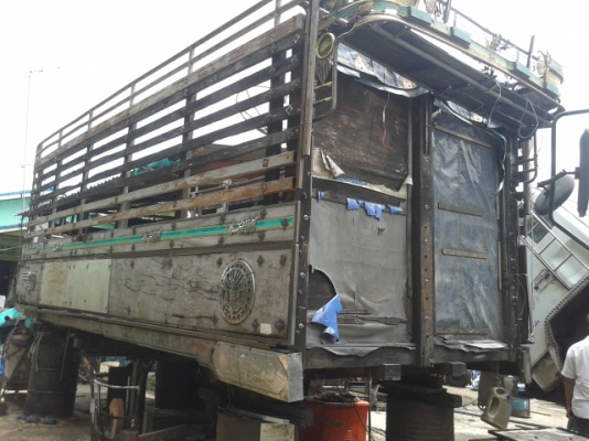 กระบะสิบล้อยกลงจากสิบล้อ  อีซูสุ175