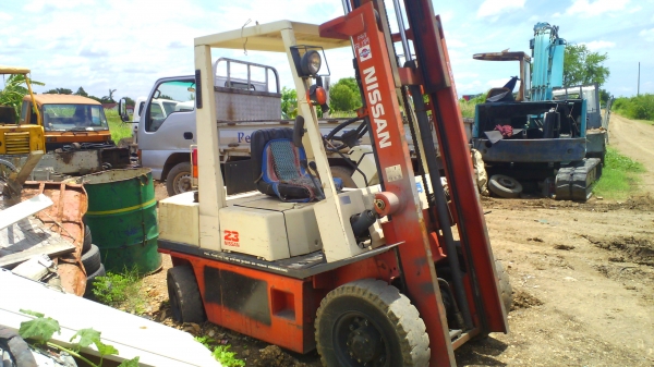 ขาย Forklift Nissan ขนาด 2.5 ตัน เบนซิน ติดต่อ 092-315-8787 กอล์ฟ