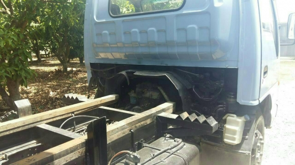 หกล้อดั้ม NPR 130  แรงเพาเวอร์แอร์เย็นรถพร้อมใช้งานเครื่องดีคัซซีสวยเอกสารพร้อมโอน