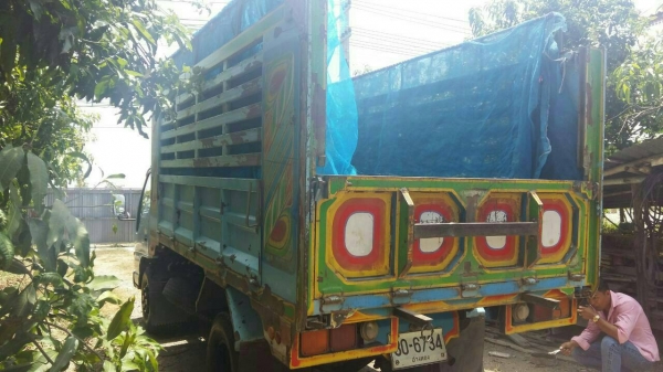 หกล้อดั้ม NPR 130  แรงเพาเวอร์แอร์เย็นรถพร้อมใช้งานเครื่องดีคัซซีสวยเอกสารพร้อมโอน