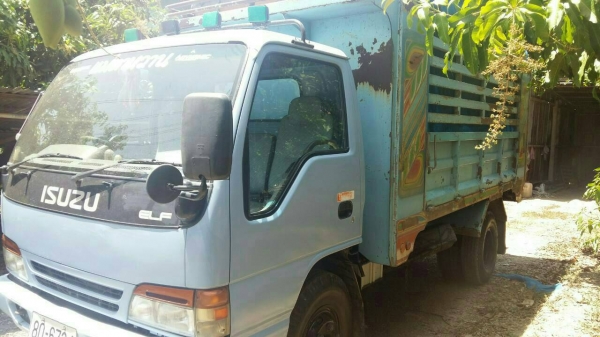 หกล้อดั้ม NPR 130  แรงเพาเวอร์แอร์เย็นรถพร้อมใช้งานเครื่องดีคัซซีสวยเอกสารพร้อมโอน