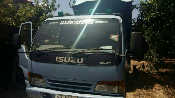 หกล้อดั้ม NPR 130  แรงเพาเวอร์แอร์เย็นรถพร้อมใช้งานเครื่องดีคัซซีสวยเอกสารพร้อมโอน