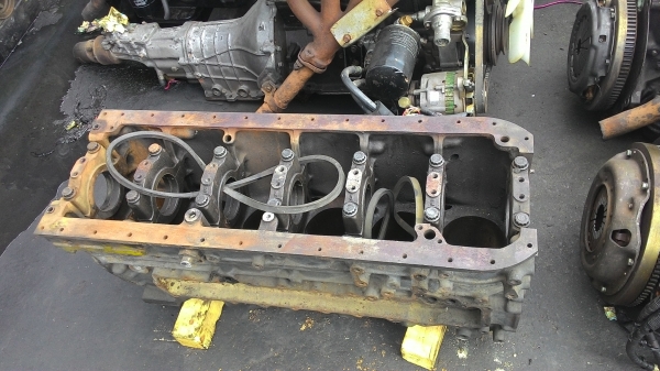 เสื้อสูบ 6D16 เส้ือตารางสวยๆราค่ไม่แพง