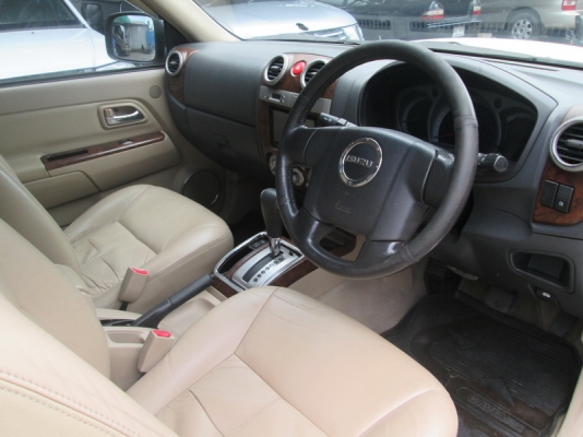 ขาย Isuzu Mu7 รุ่นพรีโม่ 4x2 3.0VGS AT ปี09.