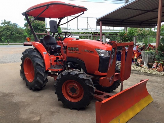 ขายรถไถ Kubota L3608(4WD) พร้อมใบมีดและผานพรวนช้าง รถ800ชั่วโมง พร้อมใช้งาน