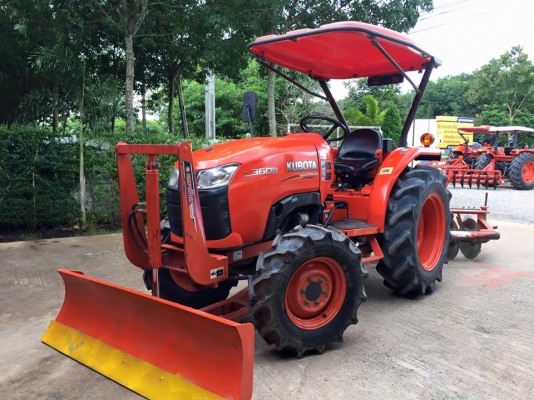 ขายรถไถ Kubota L3608(4WD) พร้อมใบมีดและผานพรวนช้าง รถ800ชั่วโมง พร้อมใช้งาน