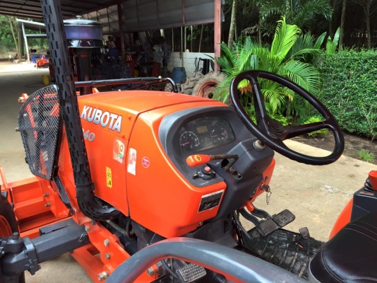 ขายรถไถ Kubota M7040 (4WD) พร้อมดันหน้า ผานบุกเบิกช้าง รถพร้อมใช้งานครับ