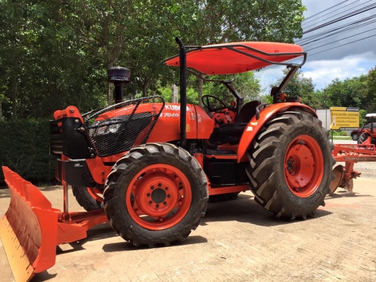 ขายรถไถ Kubota M7040 (4WD) พร้อมดันหน้า ผานบุกเบิกช้าง รถพร้อมใช้งานครับ