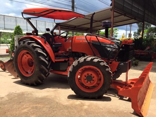 ขายรถไถ Kubota M7040 (4WD) พร้อมดันหน้า ผานบุกเบิกช้าง รถพร้อมใช้งานครับ
