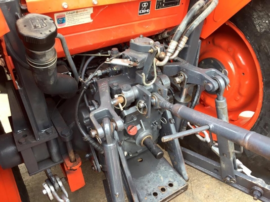 ขายรถไถ Kubota M7040 (4WD) พร้อมดันหน้า ผานบุกเบิกช้าง รถพร้อมใช้งานครับ