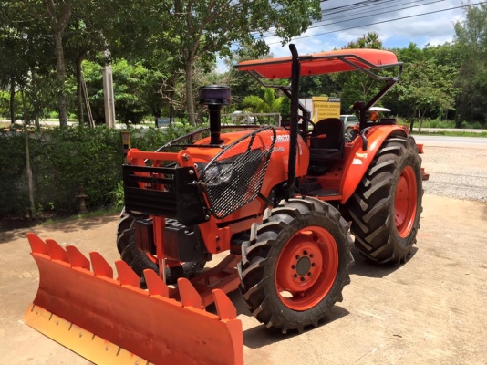 ขายรถไถ Kubota M7040 (4WD) พร้อมดันหน้า ผานบุกเบิกช้าง รถพร้อมใช้งานครับ