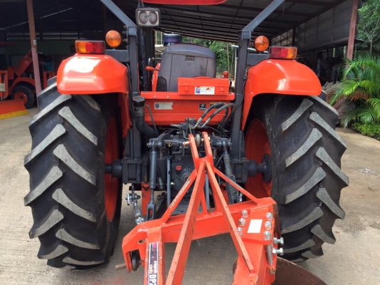 ขายรถไถ Kubota M7040 (4WD) พร้อมดันหน้า ผานบุกเบิกช้าง รถพร้อมใช้งานครับ