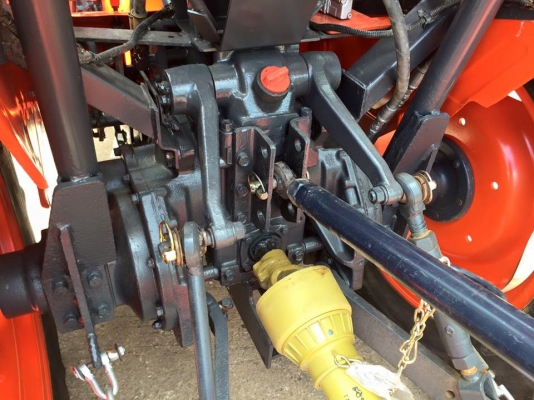 ขายรถไถKubota L3408 (4WD) พร้อมใบมีดหน้าคานบนและเครื่องตัดหญ้าLCSใหม่ รถพร้อมใช้งาน