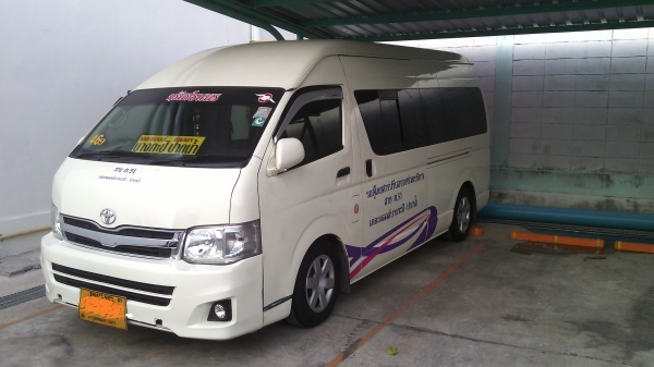 ขายด่วน  รถตู้ ร่วม ข.ส.ม.ก พร้อม วิน ปี 2013  TOYOTA   COMMUTER
