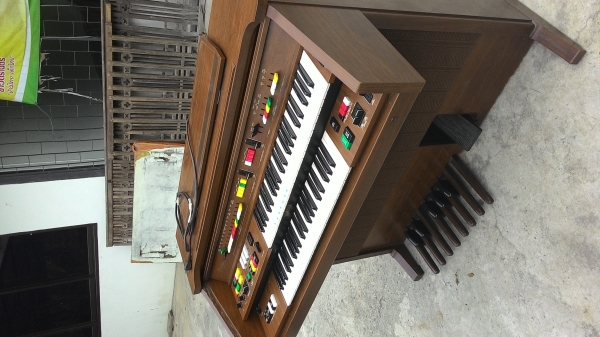 ขายอีเลคโทน yamaha b605 สถาพสวยยังใช้งานได้ดีเดิมๆทั่งตัวครับเสียงดีเปิดใช้งานเล่นได้