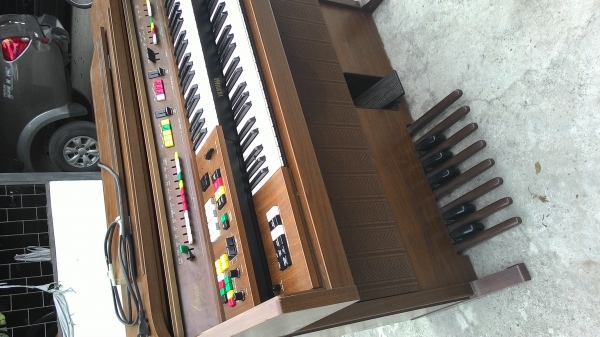 ขายอีเลคโทน yamaha b605 สถาพสวยยังใช้งานได้ดีเดิมๆทั่งตัวครับเสียงดีเปิดใช้งานเล่นได้