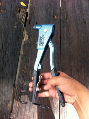 คีมย้ำรีเวท LOBSTER HR-002A