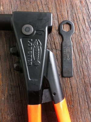 คีมย้ำรีเวท LOBSTER HR-200 คีมย้ำรีเวท LOBSTER HR-200