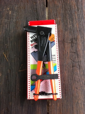 คีมย้ำรีเวท LOBSTER HR-200 คีมย้ำรีเวท LOBSTER HR-200