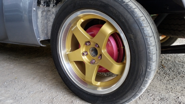 ขายแม็กขอบ17 กว้าง7.5 พร้อมยางครับ 1ชุด 4วงครับ 8000 บาทครับ