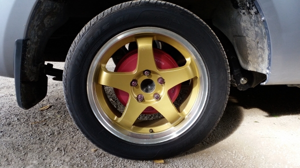 ขายแม็กขอบ17 กว้าง7.5 พร้อมยางครับ 1ชุด 4วงครับ 8000 บาทครับ