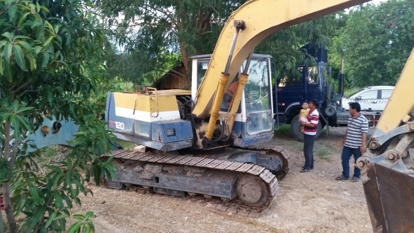ขายแบคโฮ