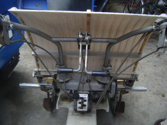 รถดำนา 2 แถว รถดำนา 2 แถว