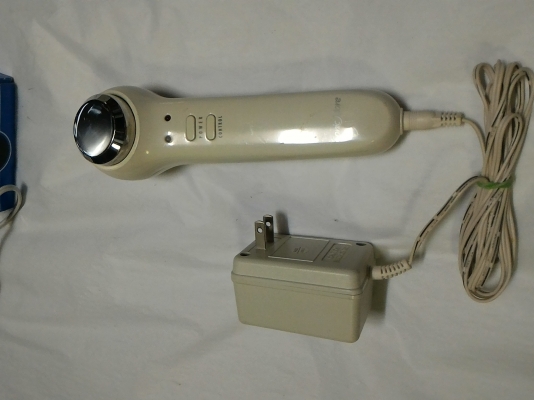 เครื่องนวดด้วยคลื่นความถี่สูงอุลตร้าโซนิก คือใช้เป็นตัวส่งผ่านของตัวที่เราต้องการทาบนผิวหนังให้ทำงานได้ดีขึ้น