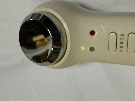 เครื่องนวดด้วยคลื่นความถี่สูงอุลตร้าโซนิก คือใช้เป็นตัวส่งผ่านของตัวที่เราต้องการทาบนผิวหนังให้ทำงานได้ดีขึ้น