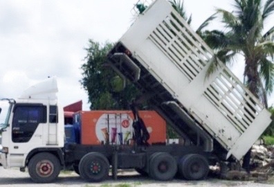 HINO PROFIA 320 HP P11C รถบรรทุกสิบสองล้อ 2 เพลา กระบะดั๊มพ์เหล็ก 12 ตันคอกสูงเกษตรของสามมิตรลอนเฉียง มีระบบลากพ่วง เครื่องยนต์แรงดีแน่นดีไม่มีเยิ้ม ภายในห้องเก๋งสะอาดสวยคอนโซลครบ แอร์เย็น พวงมาลัยเพาเวอร์ ระบบเบรคทริ๊ปฟี้ครบครัน ช่วงล่างใหญ่แน่นดีคัชซีสว