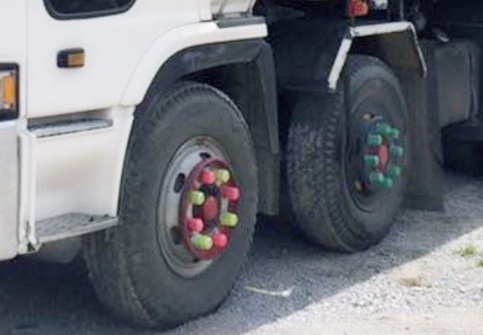 HINO PROFIA 320 HP P11C รถบรรทุกสิบสองล้อ 2 เพลา กระบะดั๊มพ์เหล็ก 12 ตันคอกสูงเกษตรของสามมิตรลอนเฉียง มีระบบลากพ่วง เครื่องยนต์แรงดีแน่นดีไม่มีเยิ้ม ภายในห้องเก๋งสะอาดสวยคอนโซลครบ แอร์เย็น พวงมาลัยเพาเวอร์ ระบบเบรคทริ๊ปฟี้ครบครัน ช่วงล่างใหญ่แน่นดีคัชซีสว