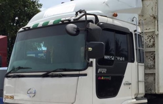 HINO PROFIA 320 HP P11C รถบรรทุกสิบสองล้อ 2 เพลา กระบะดั๊มพ์เหล็ก 12 ตันคอกสูงเกษตรของสามมิตรลอนเฉียง มีระบบลากพ่วง เครื่องยนต์แรงดีแน่นดีไม่มีเยิ้ม ภายในห้องเก๋งสะอาดสวยคอนโซลครบ แอร์เย็น พวงมาลัยเพาเวอร์ ระบบเบรคทริ๊ปฟี้ครบครัน ช่วงล่างใหญ่แน่นดีคัชซีสว