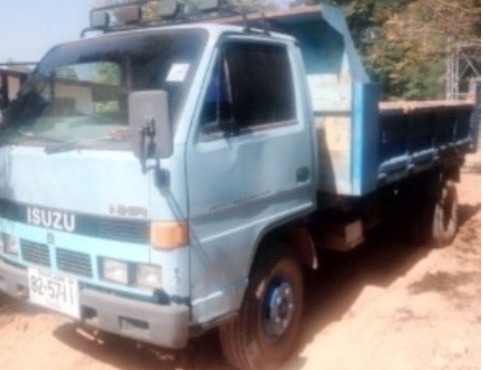 ISUZU NKR 110 HP 4BE1 ปี 36 หกล้อดั๊มพ์ ห้างแท้ กระบะดั๊มพ์เหล็ก 4 ตันความยาว 3.60 เมตรสภาพดีพร้อมบรรทุกหนักพร้อมใช้งานได้เลยครับ เครื่องยนต์แรงดีไม่มีแตกเยิ้ม ภายในเก๋งคอนโซลสวยครบ พวงมาลัยธรรมดา ช่วงล่างแน่นดีเดิมๆคัชซีสวยมากๆครับไม่มีแตกไม่มีบวมเลย ยาง ISUZU NKR 110 HP 4BE1 ปี 36 หกล้อดั๊มพ์ ห้างแท้ กระบะดั๊มพ์เหล็ก 4 ตันความยาว 3.60 เมตรสภาพดีพร้อมบรรทุกหนักพร้อมใช้งานได้เลยครับ เครื่องยนต์แรงดีไม่มีแตกเยิ้ม ภายในเก๋งคอนโซลสวยครบ พวงมาลัยธรรมดา ช่วงล่างแน่นดีเดิมๆคัชซีสวยมากๆครับไม่มีแตกไม่มีบวมเลย ยาง